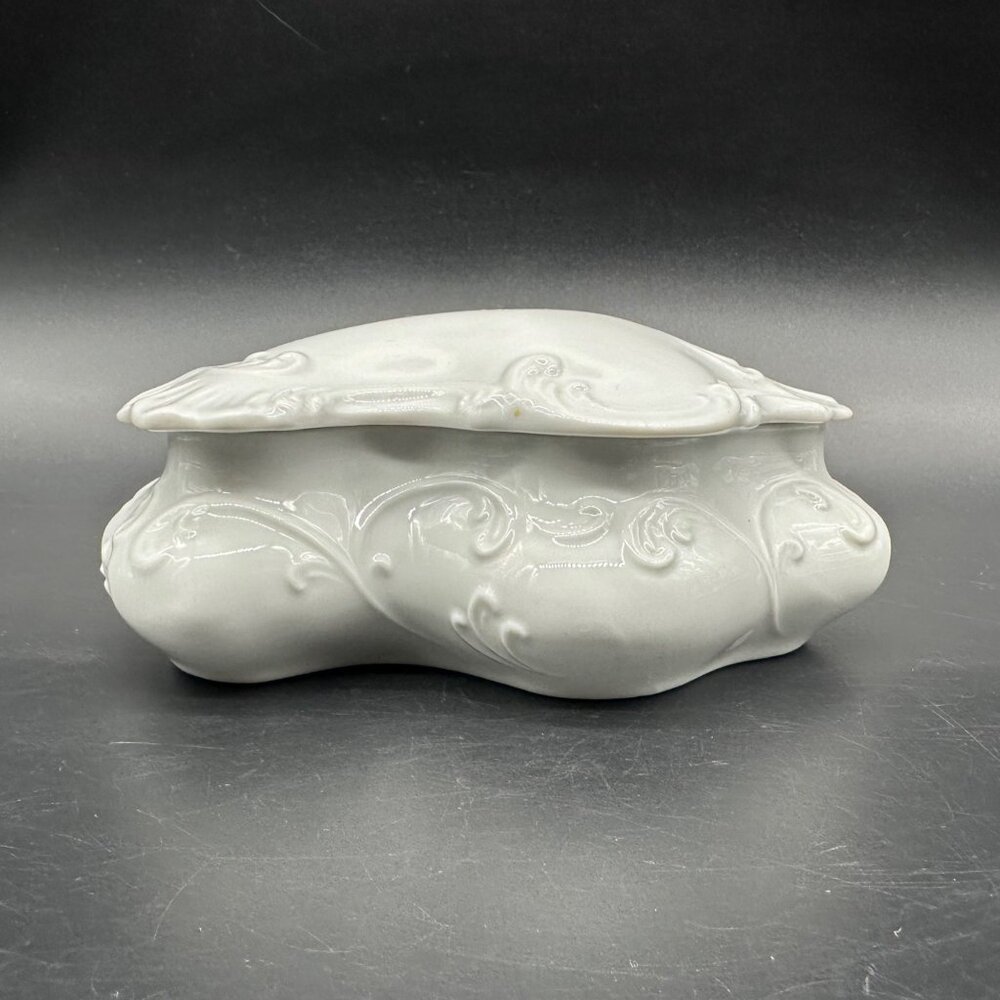 Vintage Trinket Box Ornate Floral White Porcelain Lid Victorian Style Jewelry - Picture 3 of 9